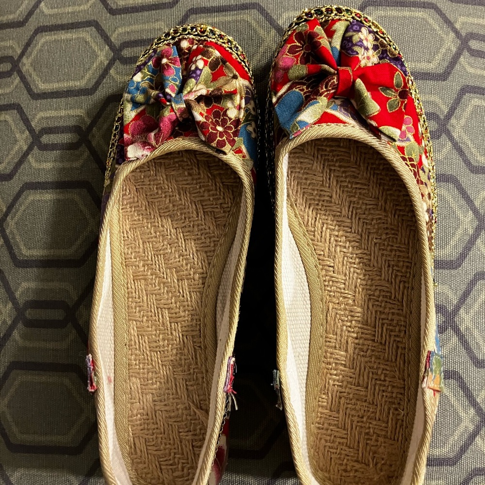 Floral Embroidered Flats 39 - Picture 2 of 6